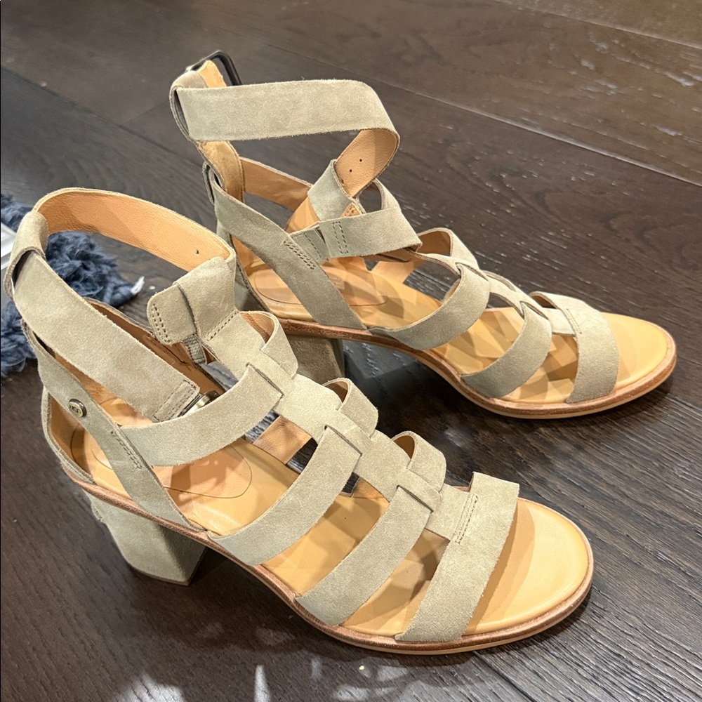 New! Authentic UGG Macayla Strappy Heel Sandal Size 9